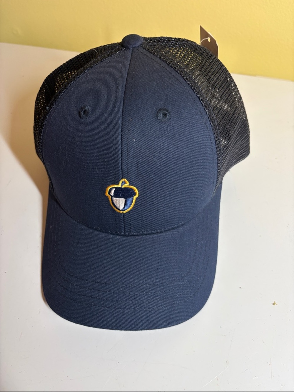 Oak Hall NWT Cotton/Poly Velcro Back Trucker Hat One Size